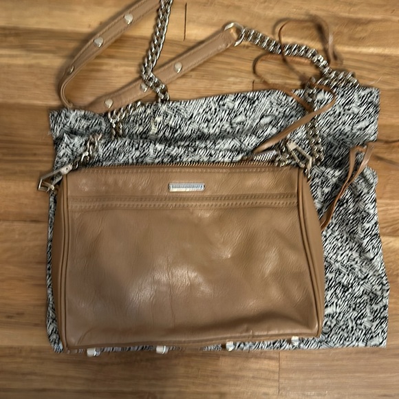 Rebecca Minkoff MAC Leather Crossbody Bag with Metal hardware and clasp - Picture 2 of 4